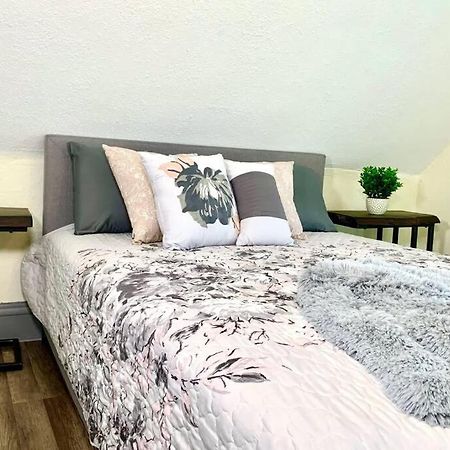 فيلا 5Br Niagara Getaway Prime Location-Sleeps 10 نياغارا فالس، نيويورك المظهر الخارجي الصورة
